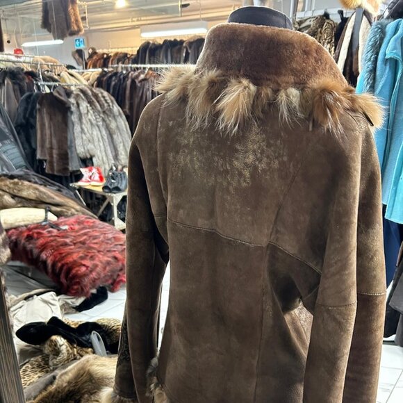Shearling jacket with FOX trim size small was 3495 now clearance at only 895 - Picture 2 of 4
